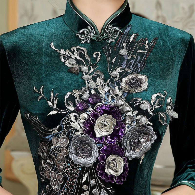 3/4-Sleeve Slit-Side Embroidered Cheongsam