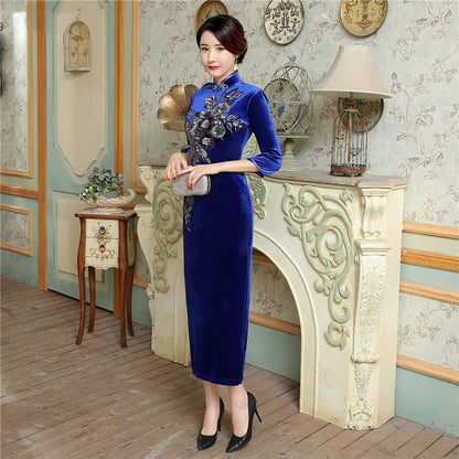 3/4-Sleeve Slit-Side Embroidered Cheongsam