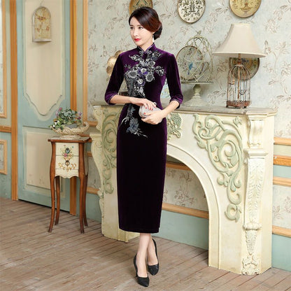 3/4-Sleeve Slit-Side Embroidered Cheongsam