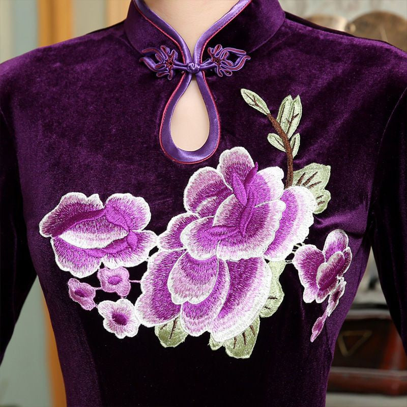 3/4-Sleeve Slit-Side Embroidered Cheongsam