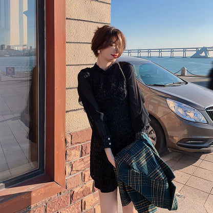 Langärmliges Chiffonkleid mit Rüschen