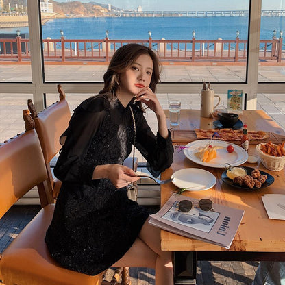 Langärmliges Chiffonkleid mit Rüschen