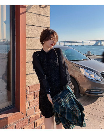 Langärmliges Chiffonkleid mit Rüschen