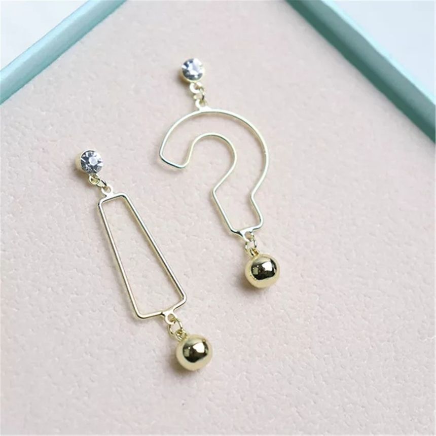 Question & Exclamation Mark Asymmetrical Dangle Earring Egirldoll