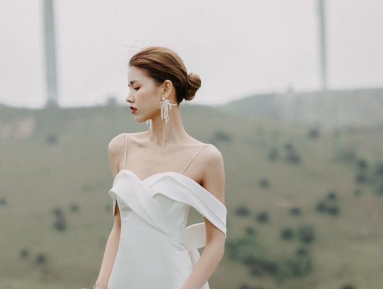 Cold-Shoulder Gown Wedding Sheath