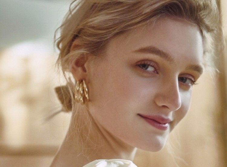 Long-Sleeve A-Line Wedding Gown