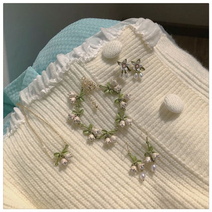 Faux Pearl Flower Stud Earring / Hook Earring / Necklace / Bracelet