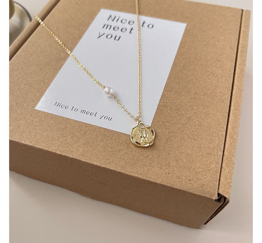 Floral Pearl Faux Necklace