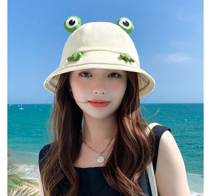 Frog Detail Bucket Hat