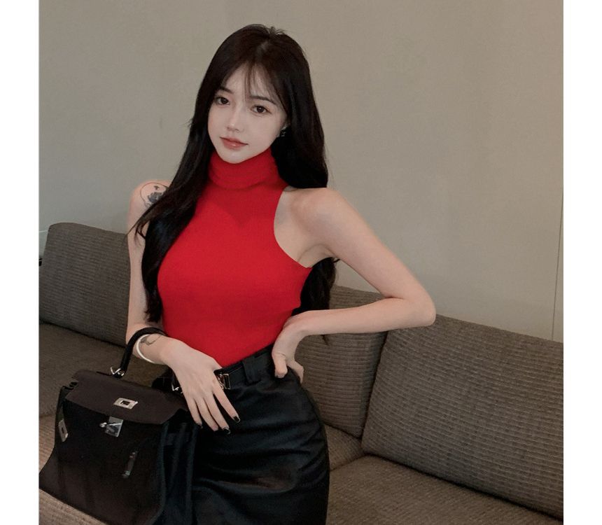 Sleeveless Plain Top Turtleneck
