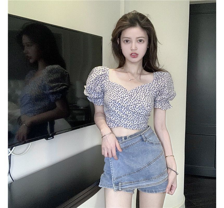 Puff-Sleeve Floral Cropped Blouse