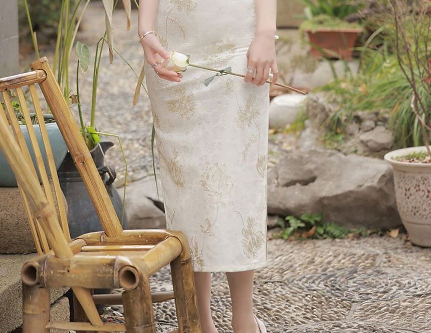 Short-Sleeve Floral Jacquard Midi Qipao