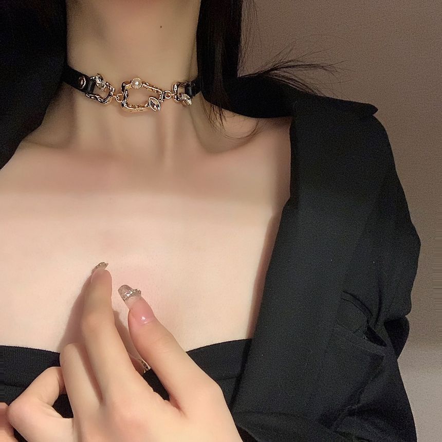 Irregular Chunky Alloy Choker