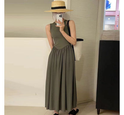 Ärmelloses, schlichtes Midikleid in A-Linie