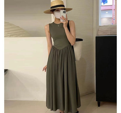 Ärmelloses, schlichtes Midikleid in A-Linie