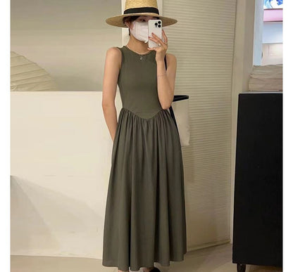 Ärmelloses, schlichtes Midikleid in A-Linie