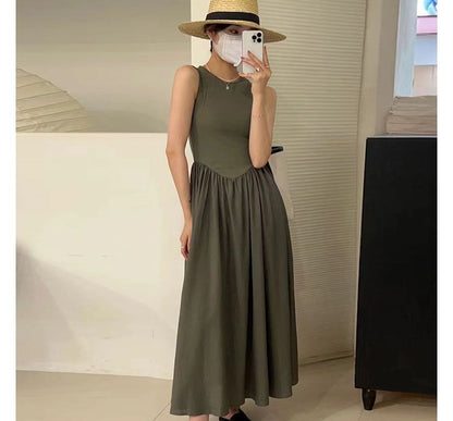 Ärmelloses, schlichtes Midikleid in A-Linie