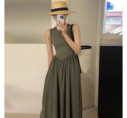 Ärmelloses, schlichtes Midikleid in A-Linie