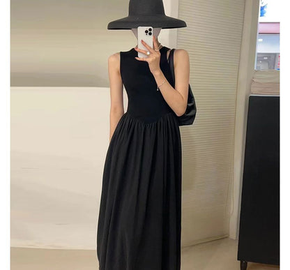 Ärmelloses, schlichtes Midikleid in A-Linie