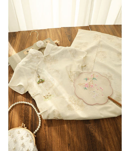 Short-Sleeve Floral Embroidered Midi Qipao