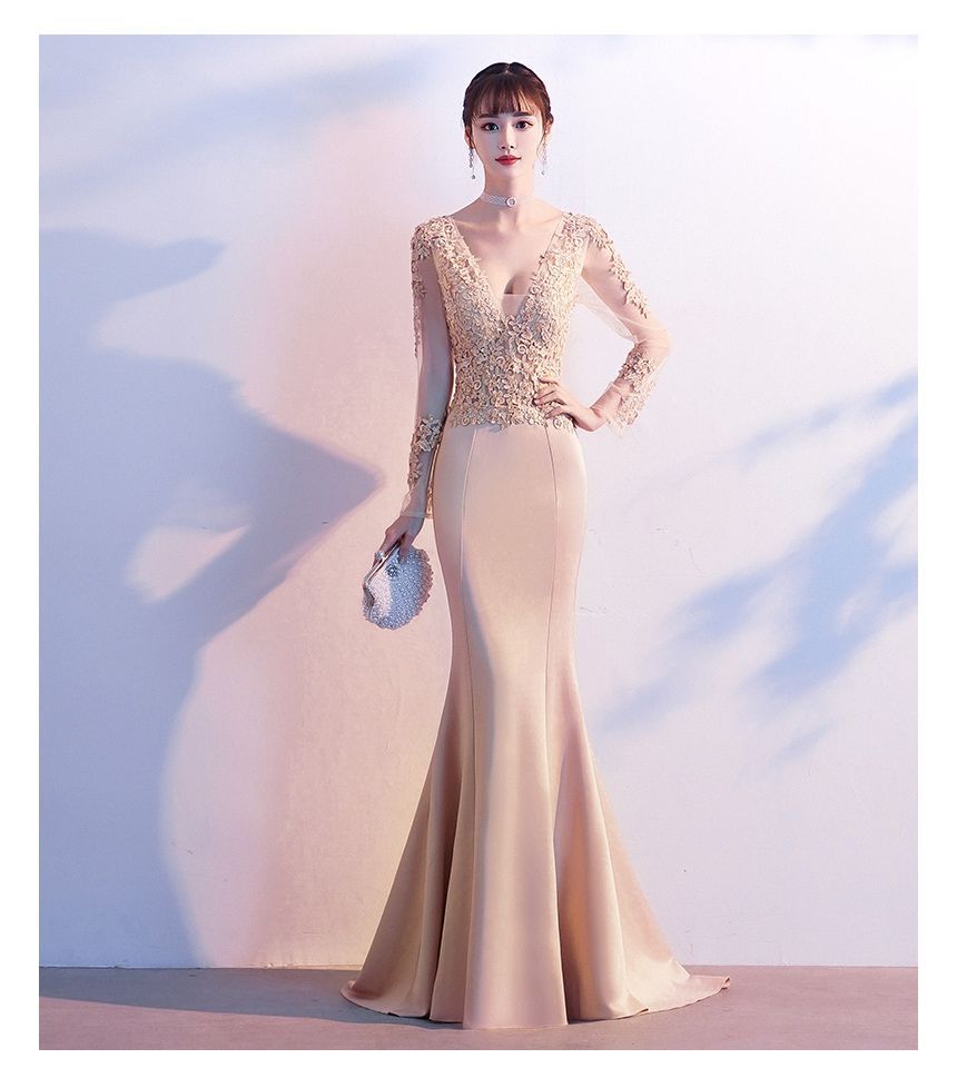 Long-Sleeve V-Neck Lace Mermaid Evening Gown