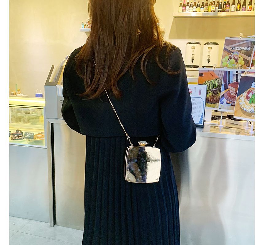 Chain Strap Box Crossbody Bag