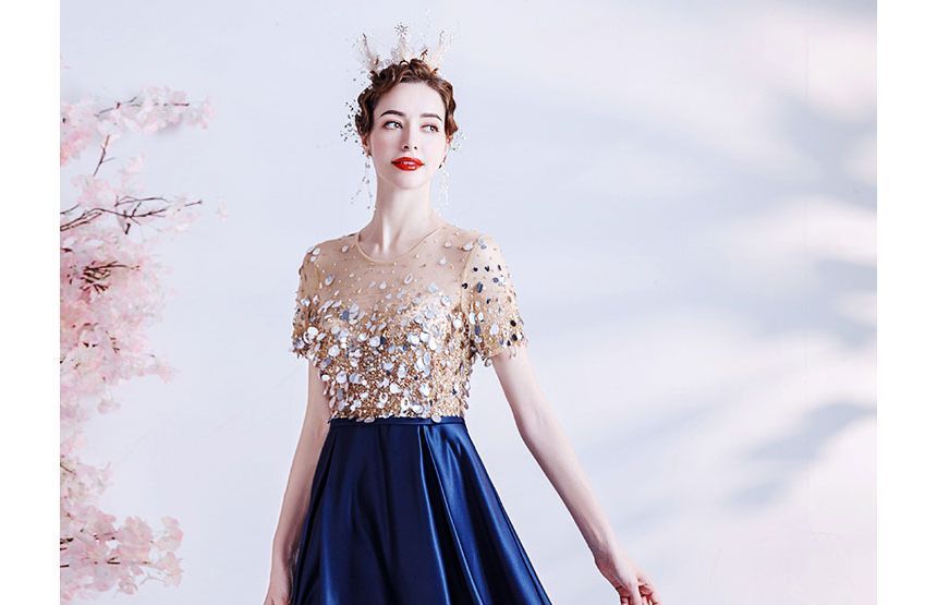 Short-Sleeve Crew Neck Sequin Mesh A-Line Evening Gown