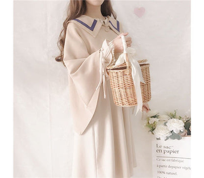 Cape mit Kontrastbesatz / Langärmliges, schlichtes Midikleid in A-Linie mit Kragen