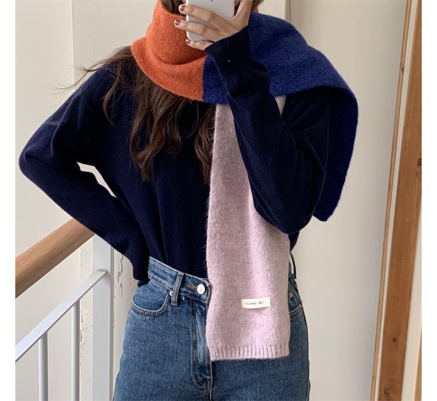 Knit Scarf Block Applique Color Lettering