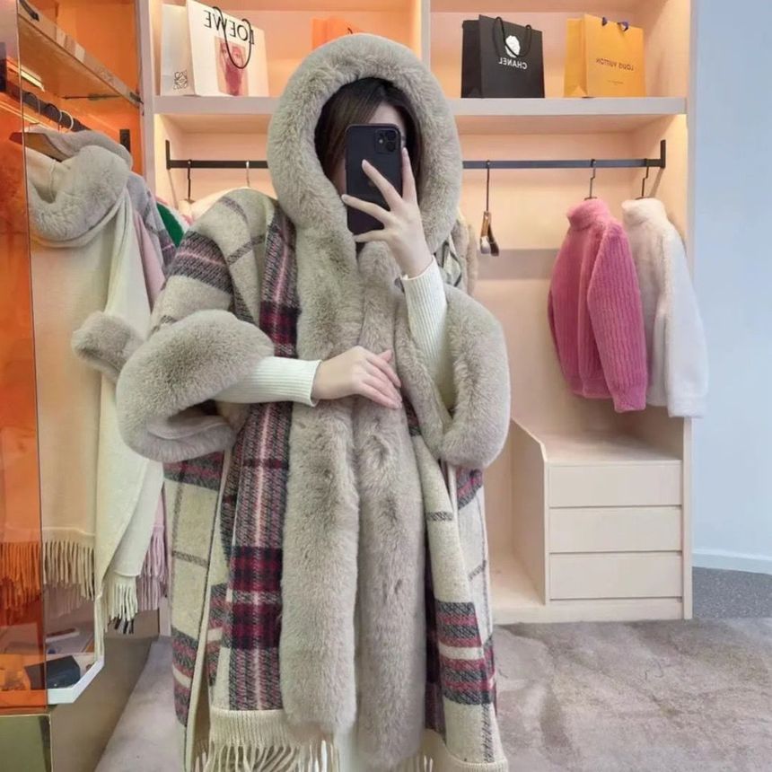 Faux Fur Trim Fringed Fleece-Lined Capelet