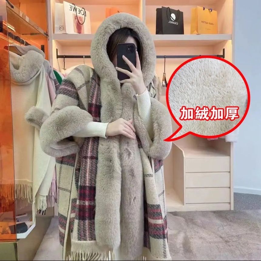 Faux Fur Trim Fringed Fleece-Lined Capelet