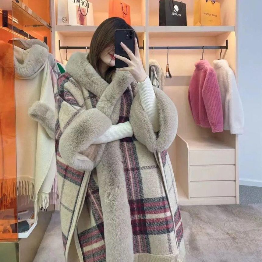 Faux Fur Trim Fringed Fleece-Lined Capelet