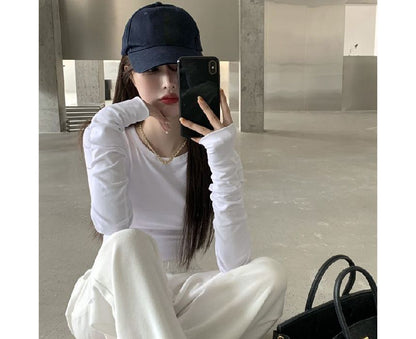 Long-Sleeve Round Neck Plain Crop Slim Fit Tee