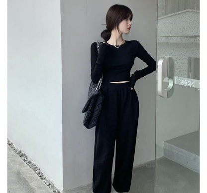 Long-Sleeve Round Neck Plain Crop Slim Fit Tee