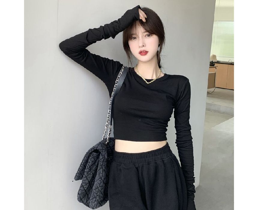 Long-Sleeve Round Neck Plain Crop Slim Fit Tee