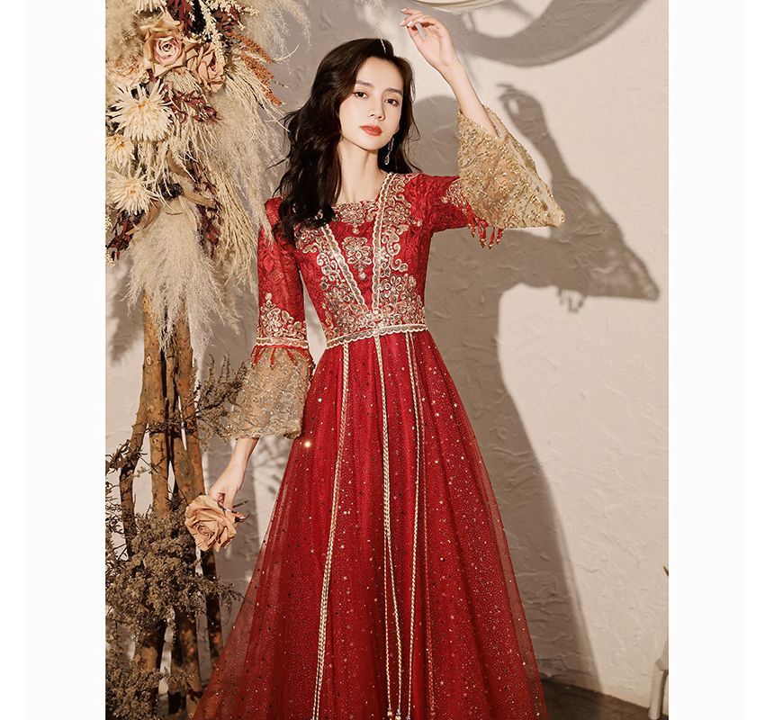 3/4-Sleeve Square Neck Flower Embroidered Glitter Tassel Lace Panel Mesh A-Line Chinese Wedding Gown