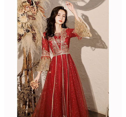 3/4-Sleeve Square Neck Flower Embroidered Glitter Tassel Lace Panel Mesh A-Line Chinese Wedding Gown