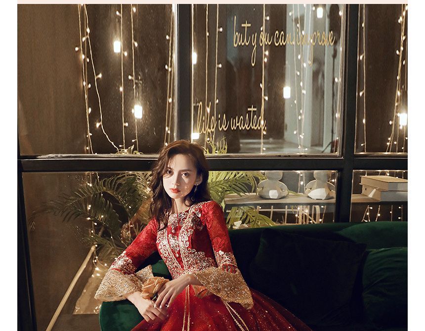3/4-Sleeve Square Neck Flower Embroidered Glitter Tassel Lace Panel Mesh A-Line Chinese Wedding Gown