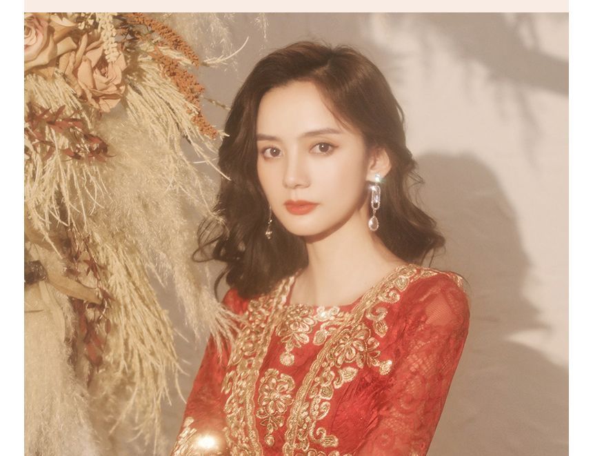 3/4-Sleeve Square Neck Flower Embroidered Glitter Tassel Lace Panel Mesh A-Line Chinese Wedding Gown