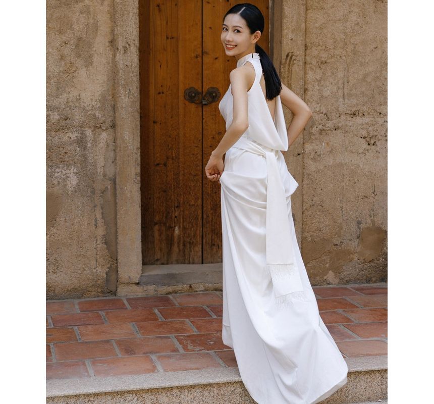 Sleeveless Mandarin Collar Plain Criss Cross Backless Sheath Wedding Gown