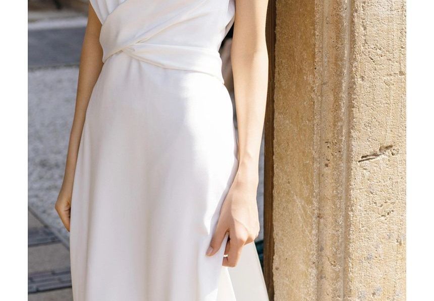 Sleeveless Mandarin Collar Plain Criss Cross Backless Sheath Wedding Gown