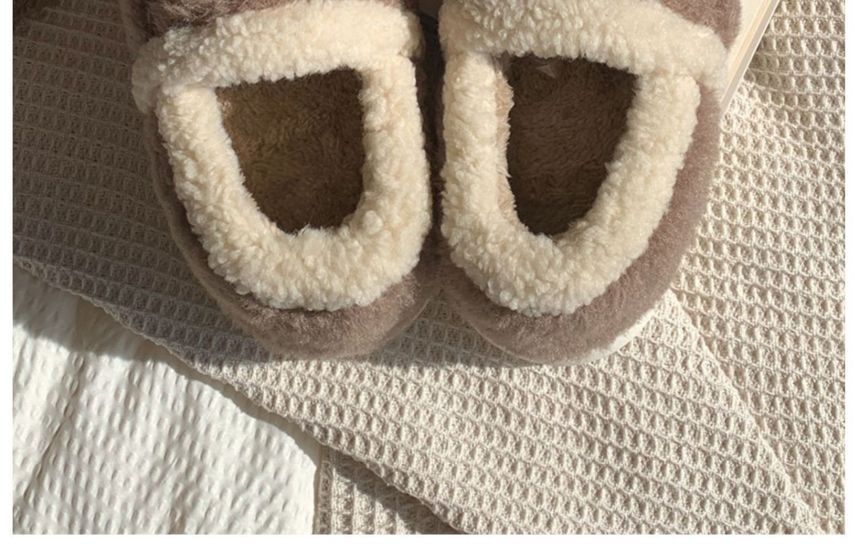 Label Applique Fluffy Slippers