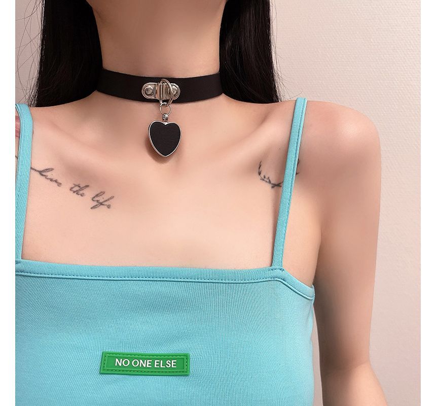 Pendant Leather Heart Faux Choker