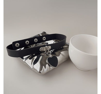 Pendant Leather Heart Faux Choker