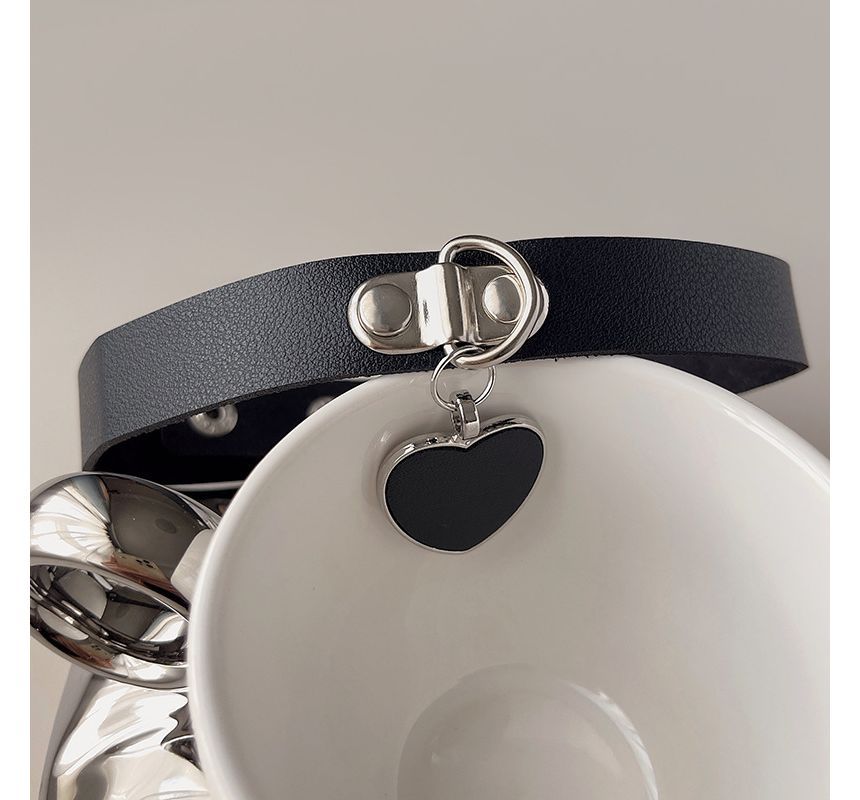 Pendant Leather Heart Faux Choker