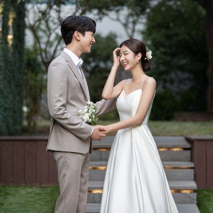 Spaghetti Strap Sweetheart Neckline Plain Satin A-Line Wedding Gown