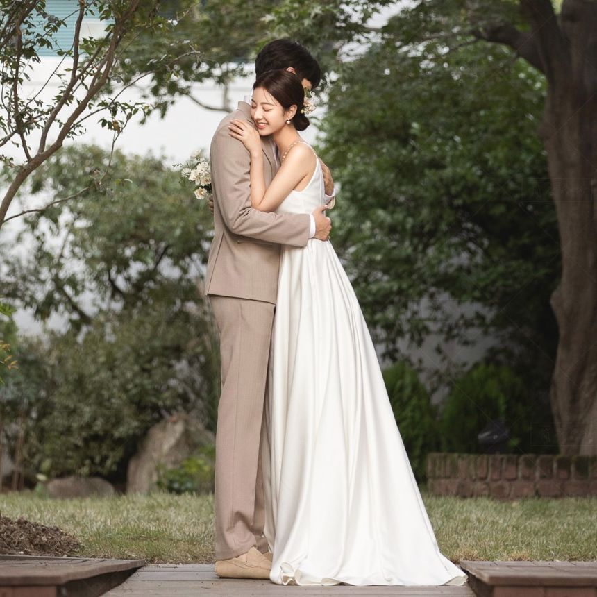 Spaghetti Strap Sweetheart Neckline Plain Satin A-Line Wedding Gown