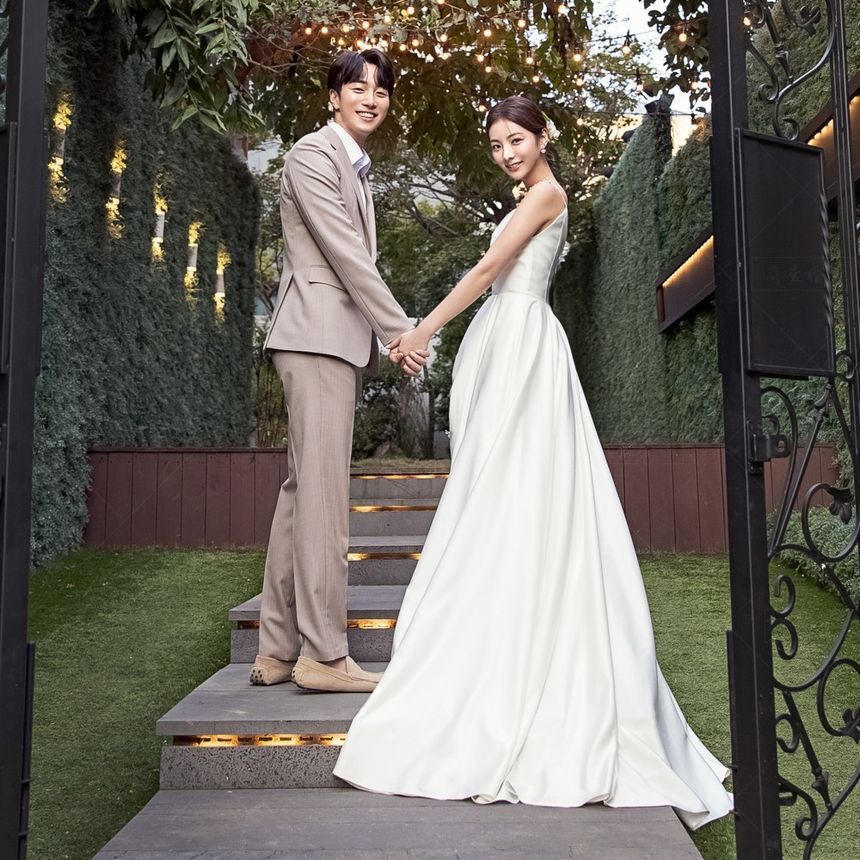 Spaghetti Strap Sweetheart Neckline Plain Satin A-Line Wedding Gown