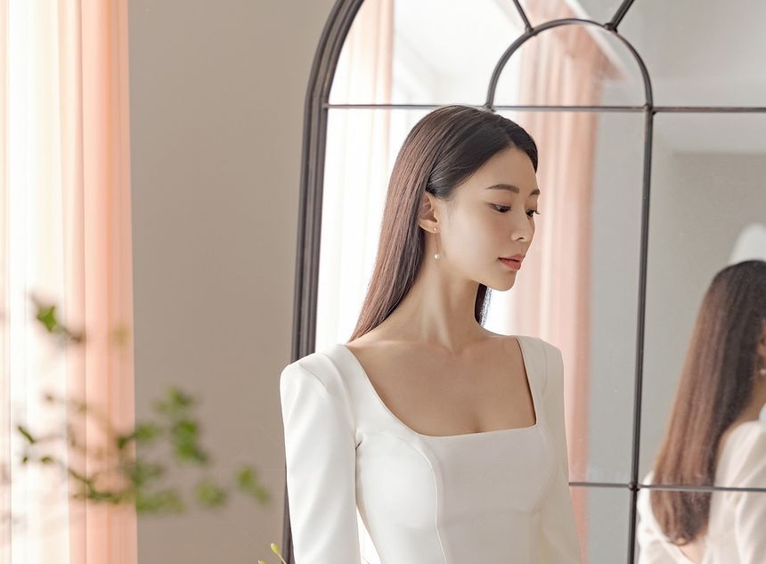 Long-Sleeve Square Neck Plain Satin Trained Mermaid Wedding Gown