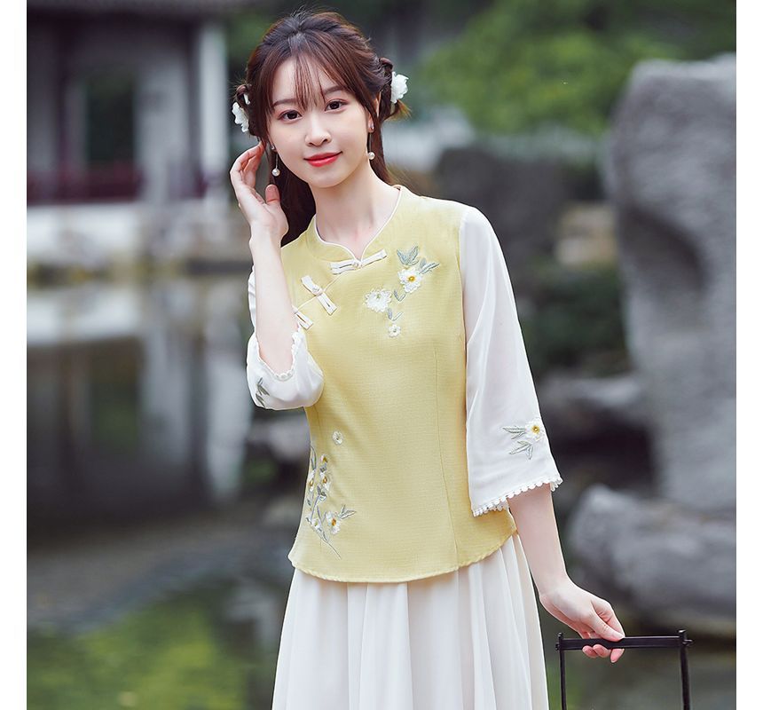 3/4-Sleeve V-Neck Floral Hanfu Top / High Waist Midi A-Line Skirt / Set